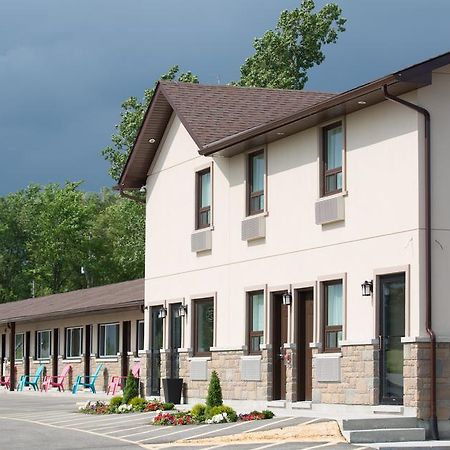 Masterson'S Motel Greater Napanee Buitenkant foto