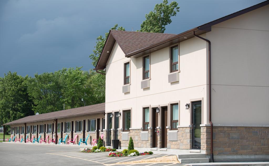 Masterson'S Motel Greater Napanee Buitenkant foto