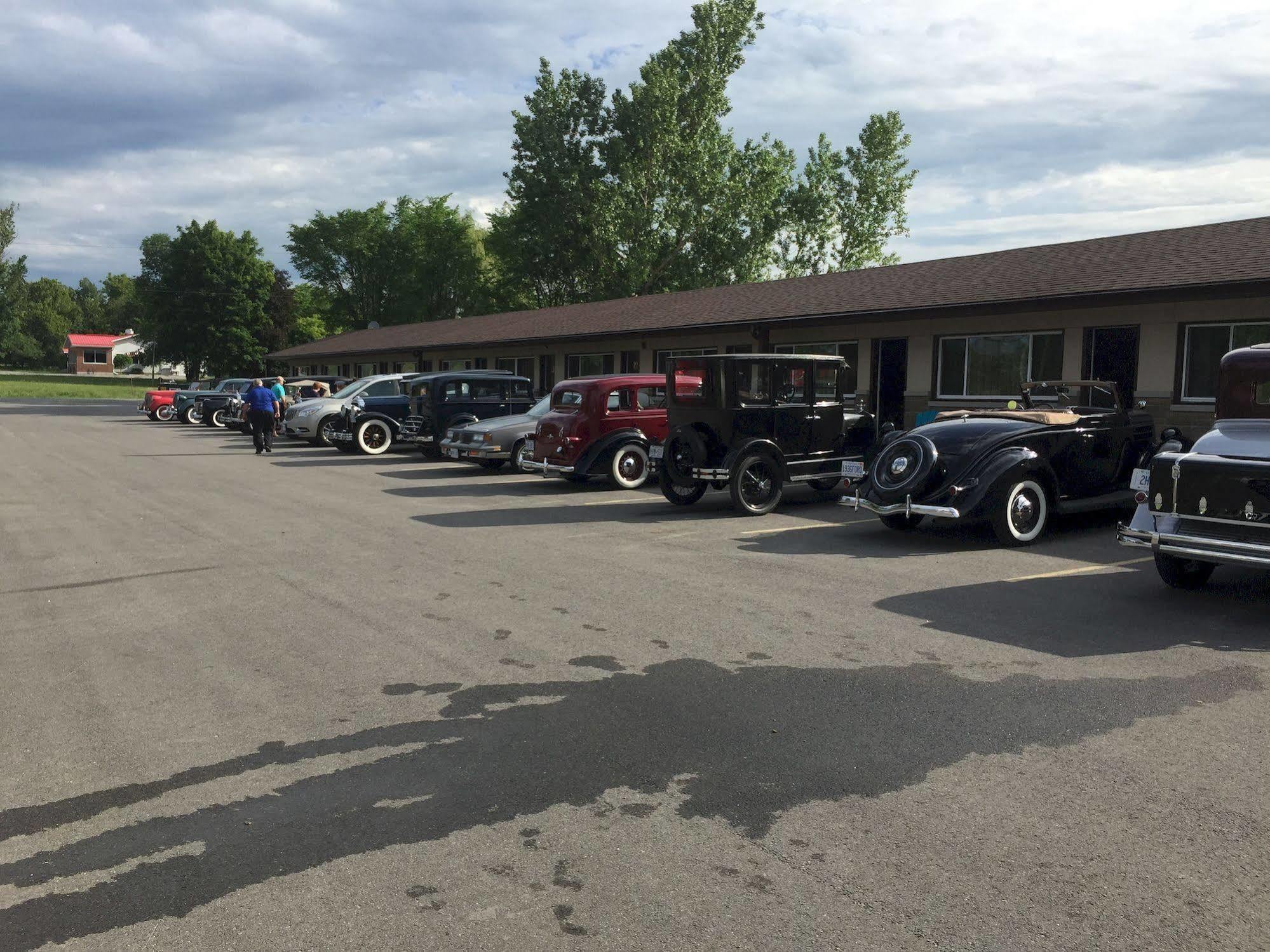 Masterson'S Motel Greater Napanee Buitenkant foto