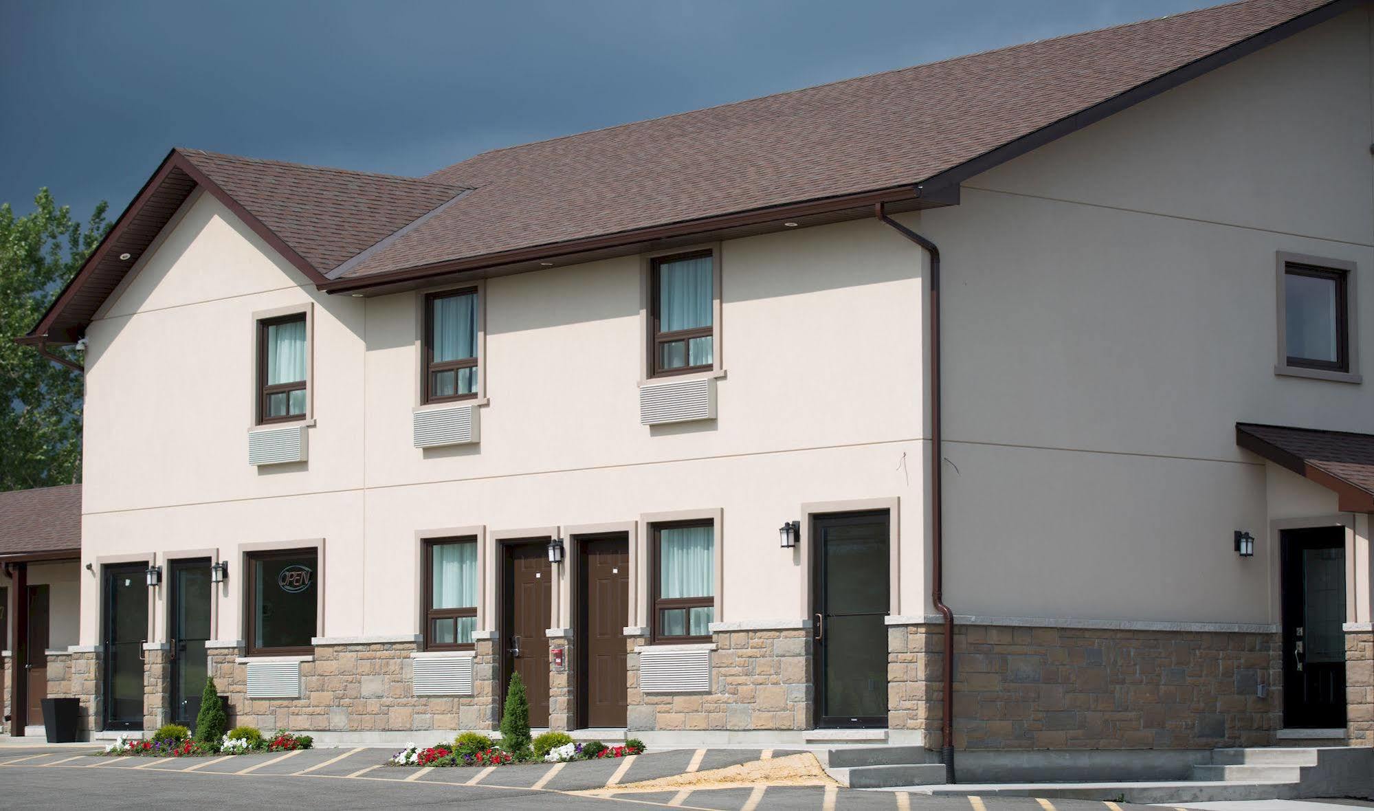 Masterson'S Motel Greater Napanee Buitenkant foto