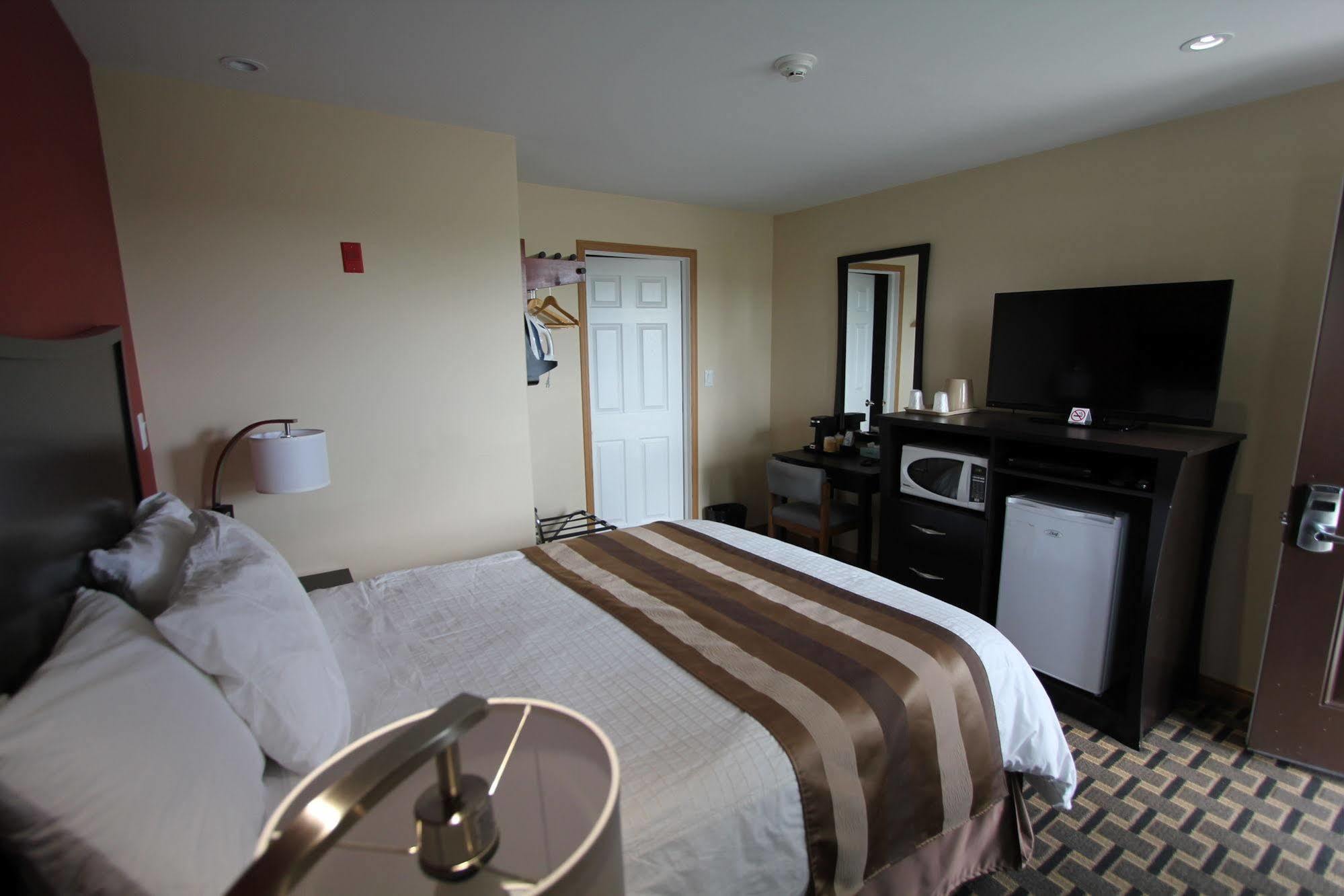 Masterson'S Motel Greater Napanee Buitenkant foto