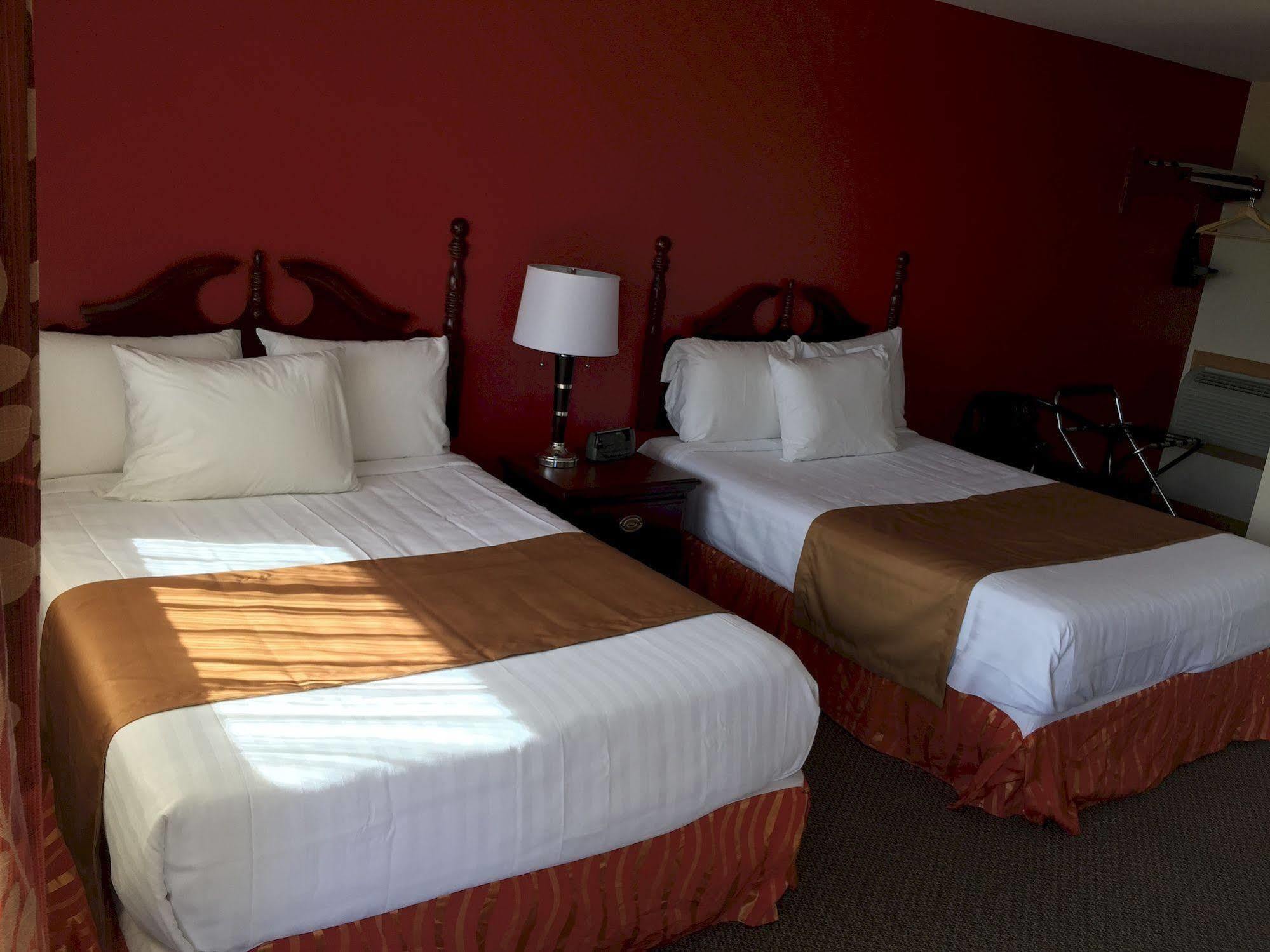 Masterson'S Motel Greater Napanee Buitenkant foto