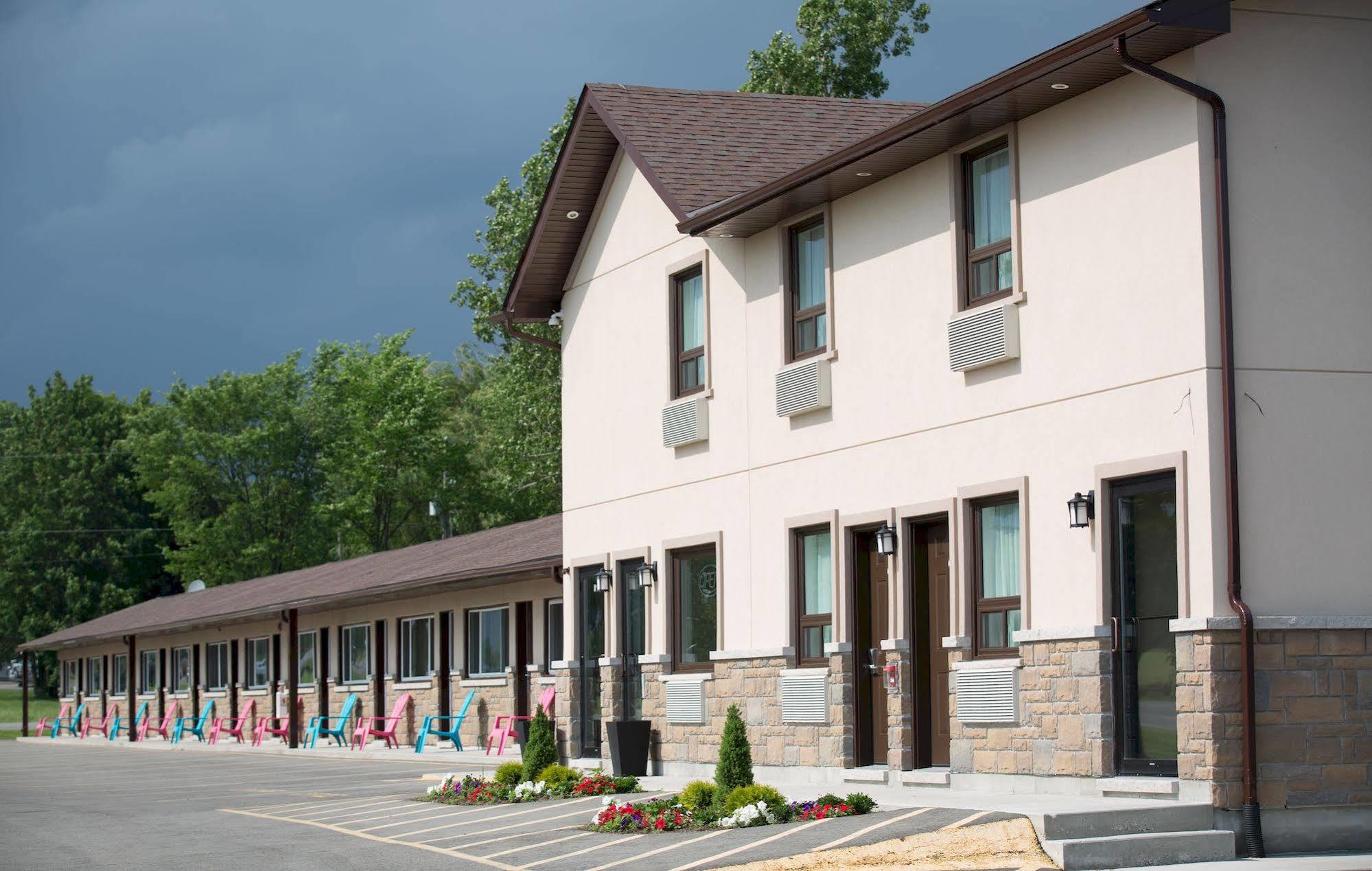 Masterson'S Motel Greater Napanee Buitenkant foto